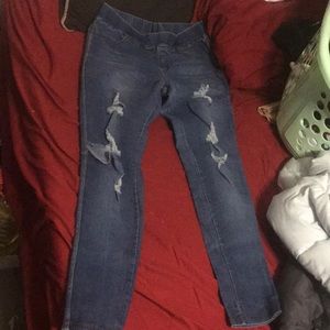 Blue jeggings with ripped patterns